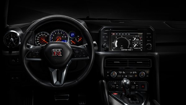 Nissan GT-R фото
