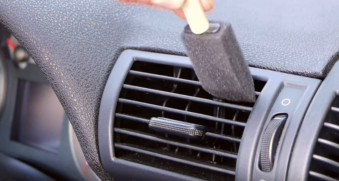 Хороший рабочий способ поможет быстро удалить грязь из воздуховодов в авто