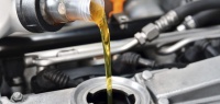 Как быстро должно темнеть новое масло в двигателе авто и опасно ли это?