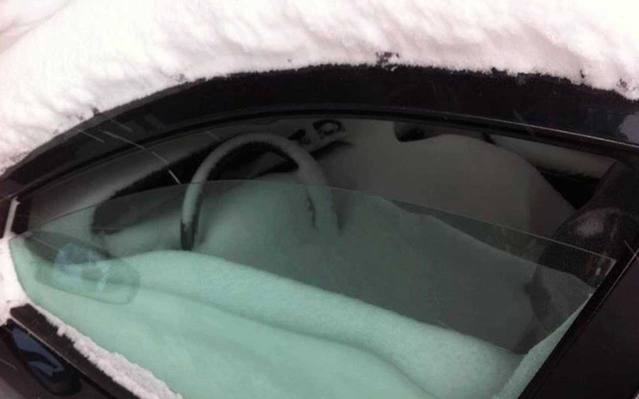 снег в машине
