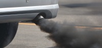 5 причин, почему из выхлопной трубы машины может идти чёрный дым
